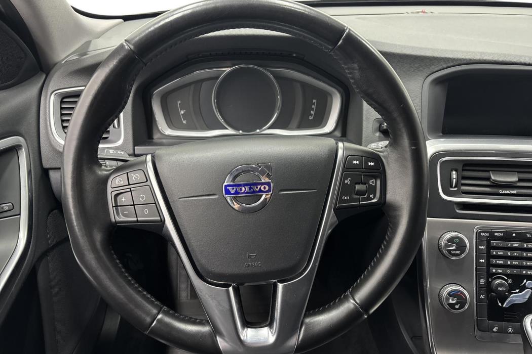 VOLVO V60 2017