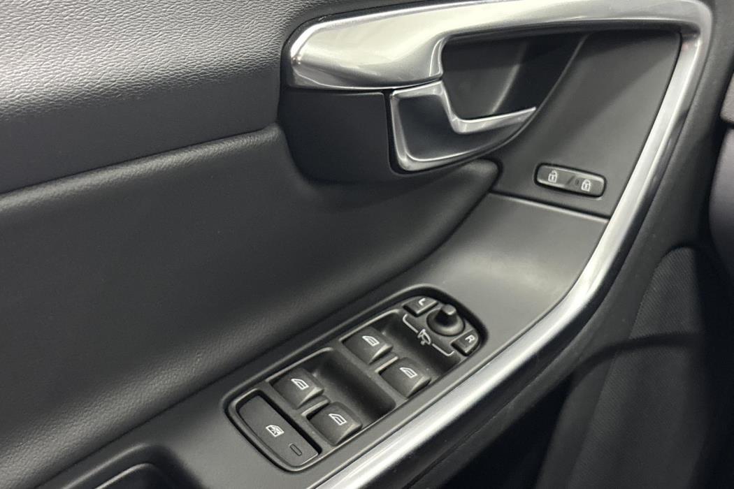 VOLVO V60 2017