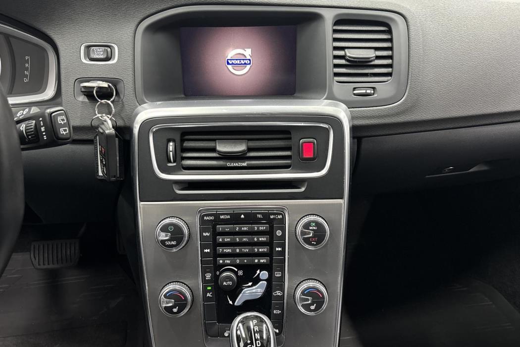 VOLVO V60 2017