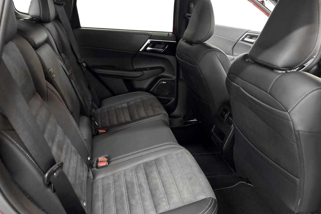 MITSUBISHI OUTLANDER 2026