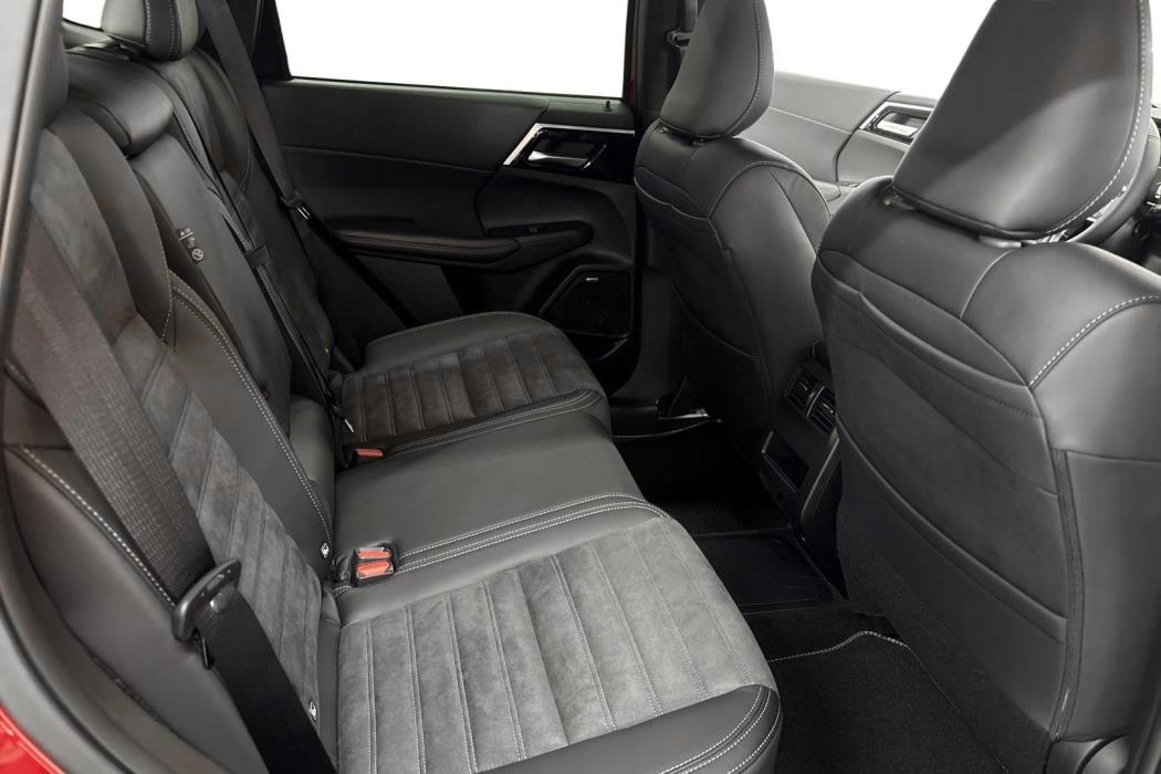 MITSUBISHI OUTLANDER 2026
