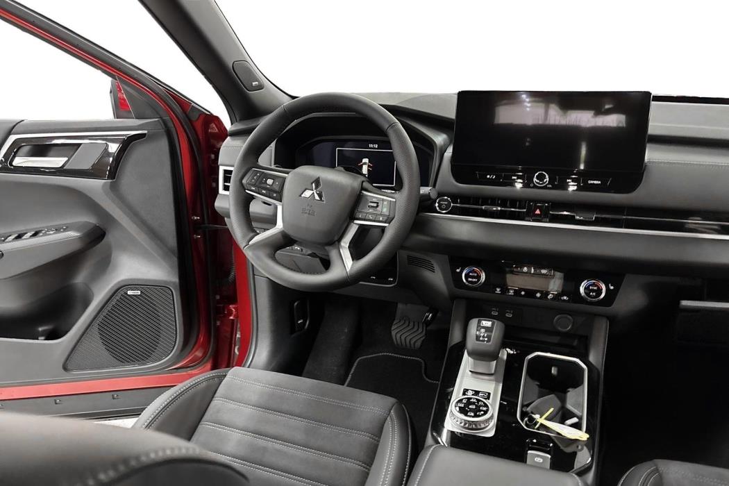 MITSUBISHI OUTLANDER 2026