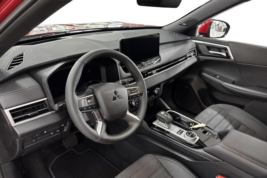 MITSUBISHI OUTLANDER 2026