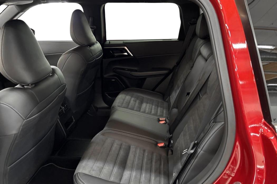 MITSUBISHI OUTLANDER 2026