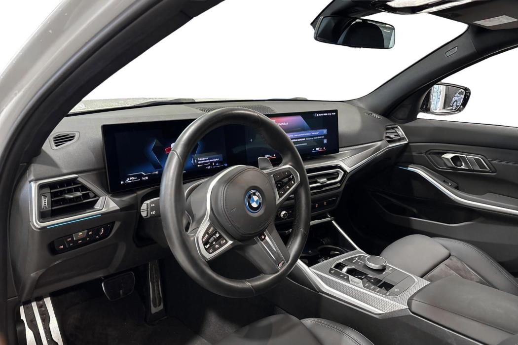 BMW 330 2023