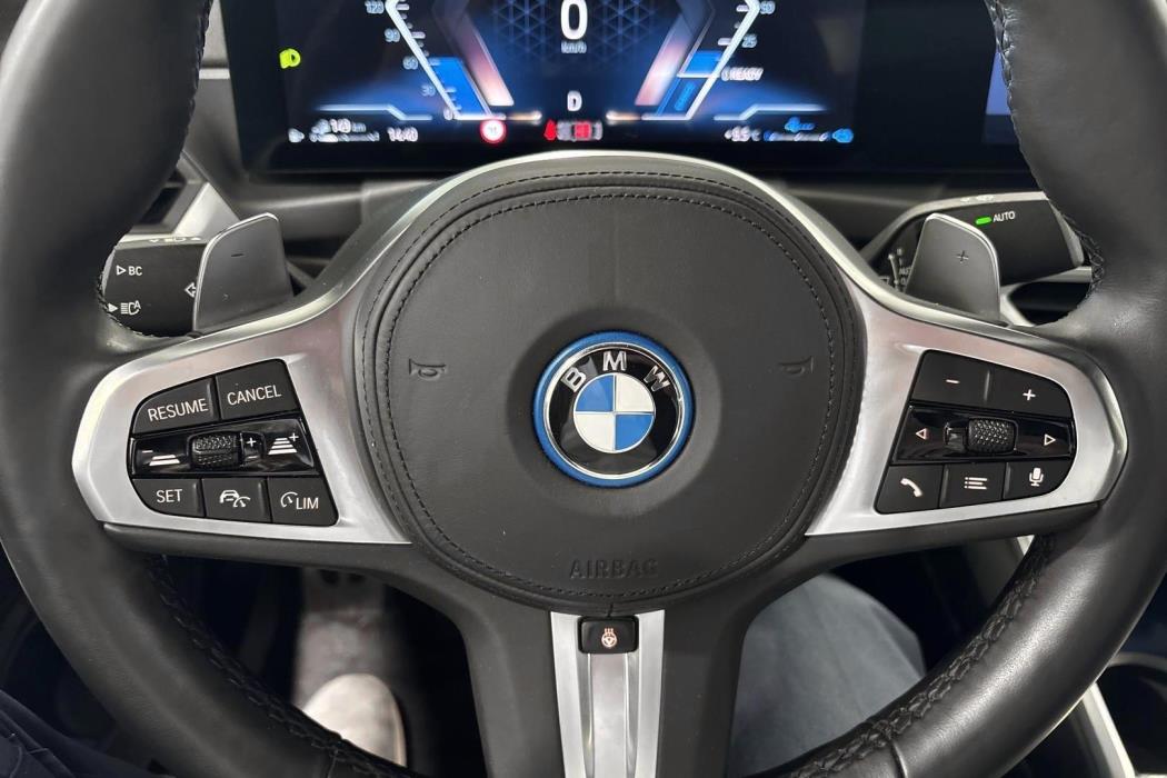 BMW 330 2023