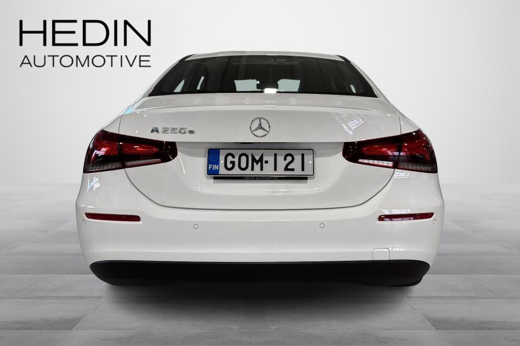 MERCEDES-BENZ A 2020