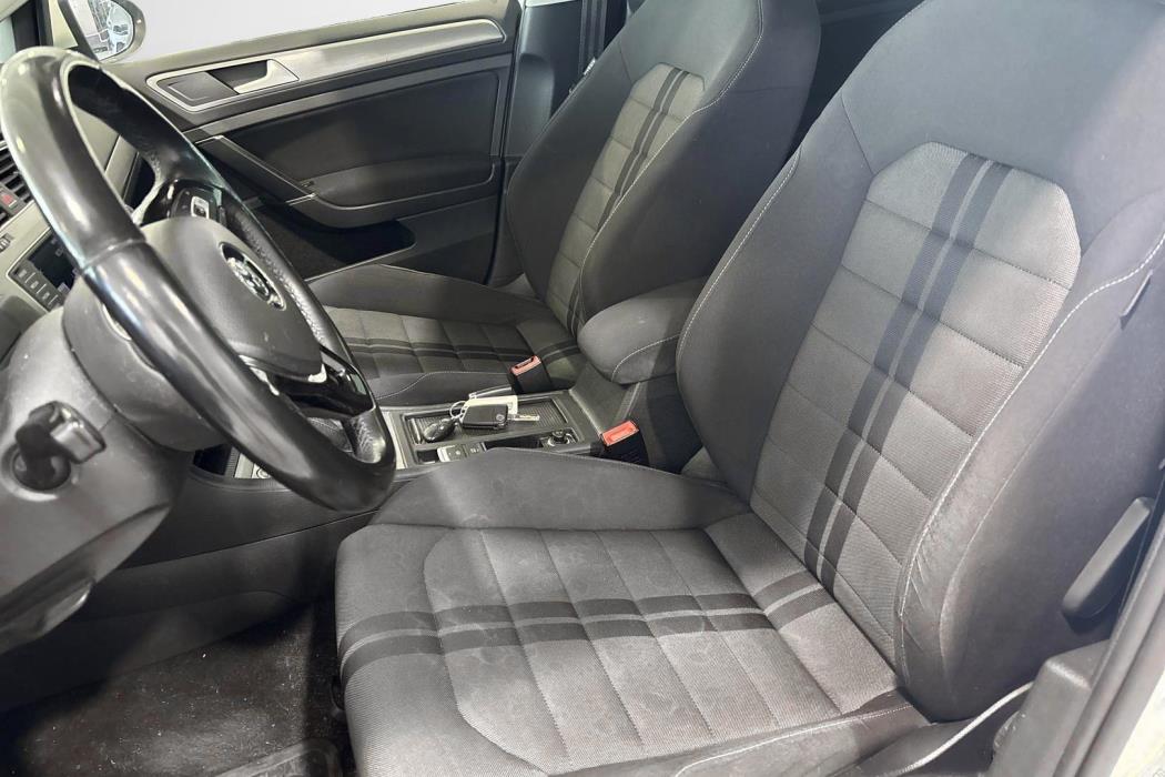VOLKSWAGEN Golf 2016