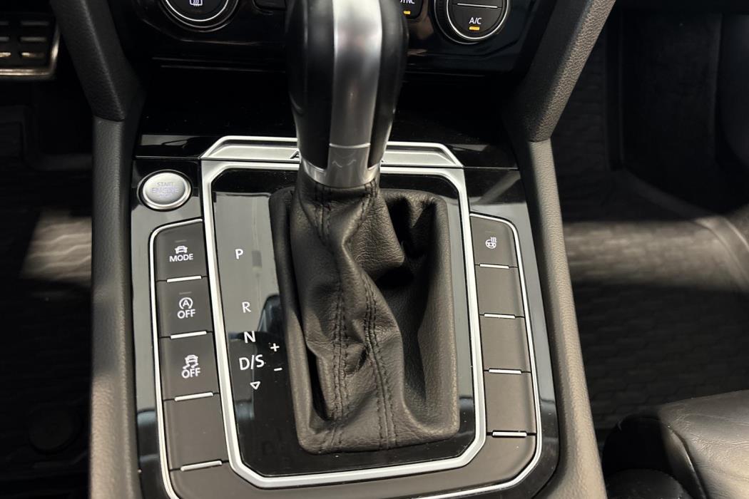 VOLKSWAGEN PASSAT 2017
