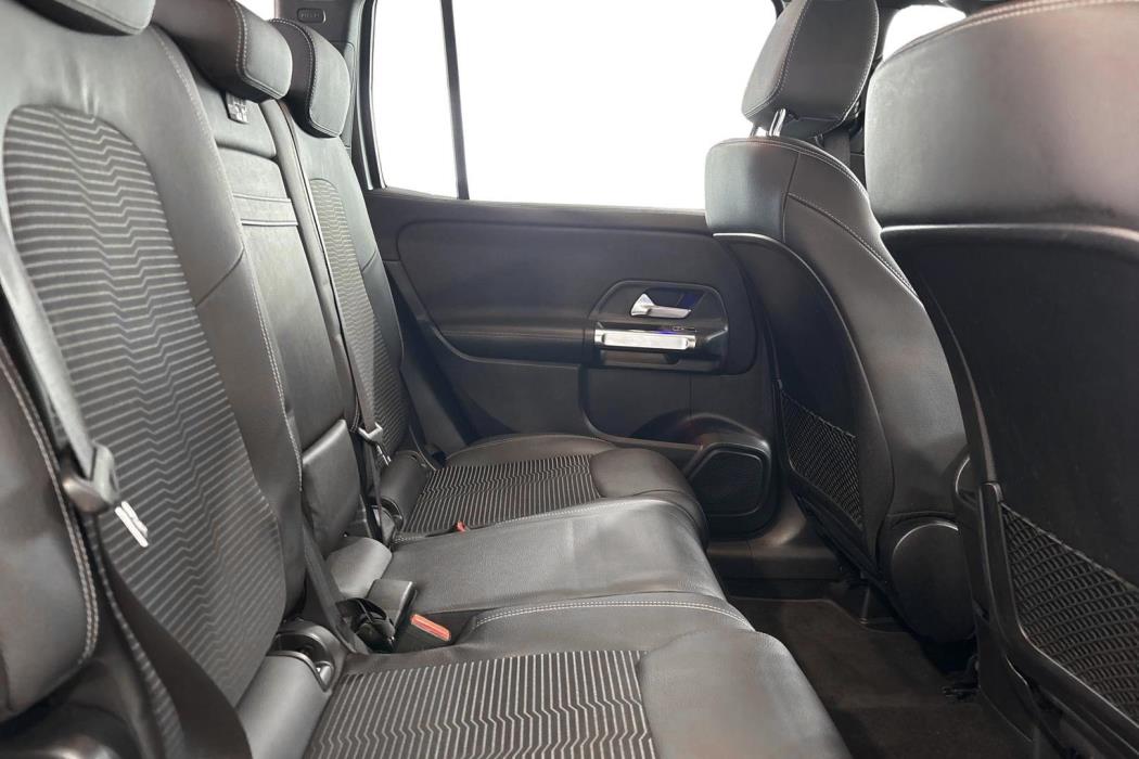 MERCEDES-BENZ GLB 2023