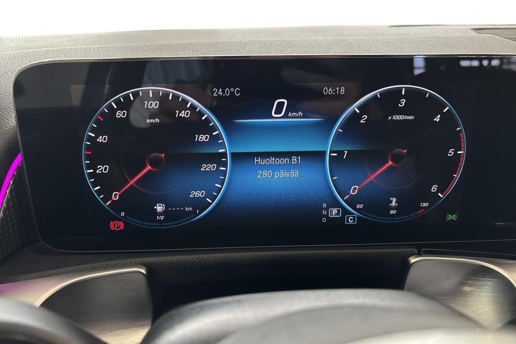 MERCEDES-BENZ GLB 2023