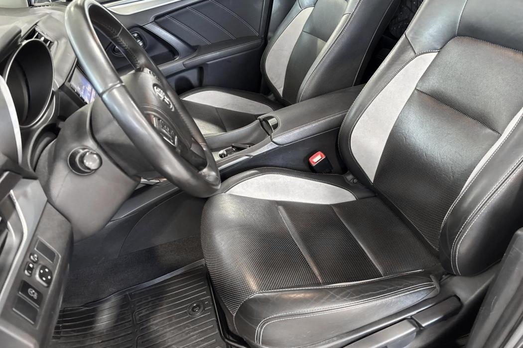 TOYOTA Avensis 2015