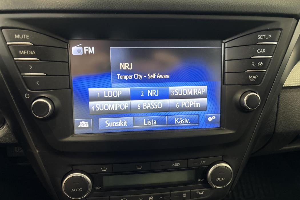 TOYOTA Avensis 2015