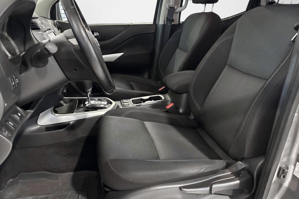 NISSAN Navara 2020