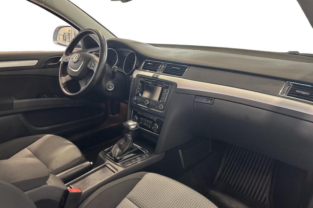 SKODA SUPERB 2012