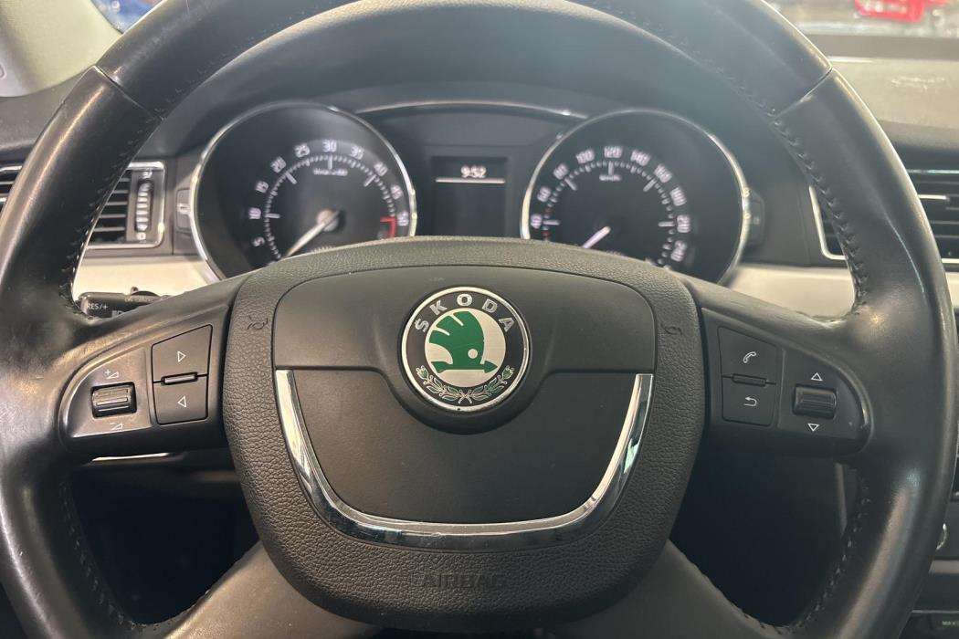 SKODA SUPERB 2012