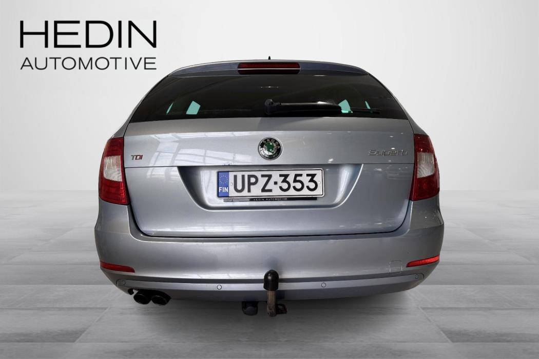 SKODA SUPERB 2012