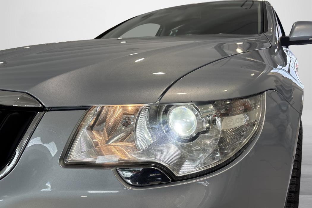 SKODA SUPERB 2012