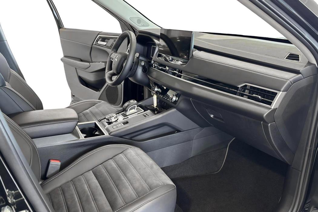 Mitsubishi Outlander 2025