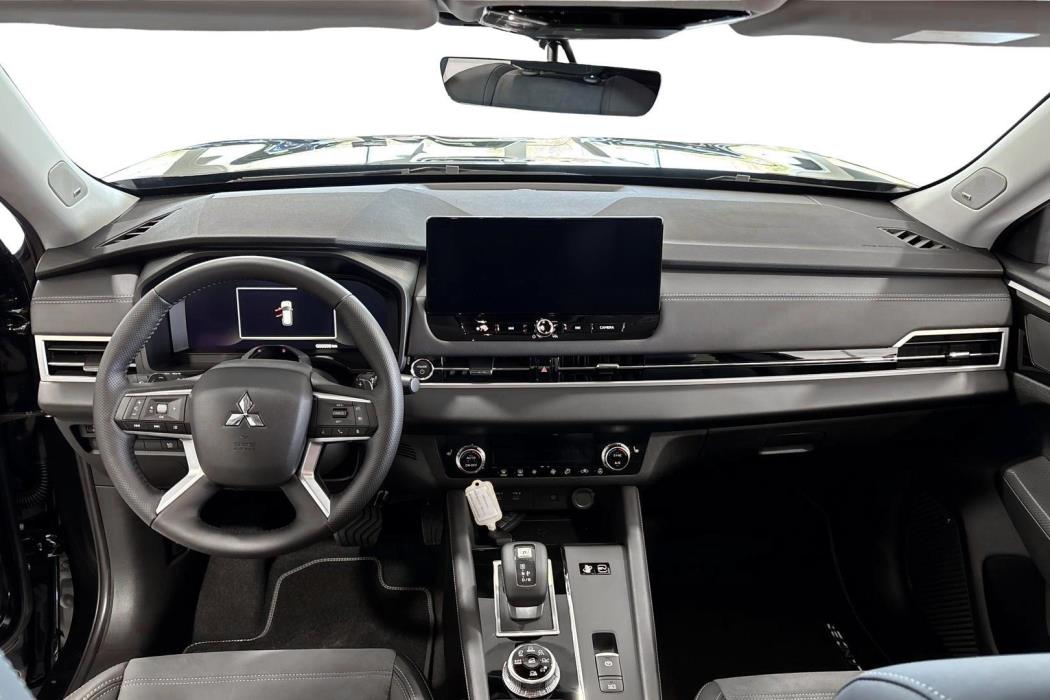 Mitsubishi Outlander 2025