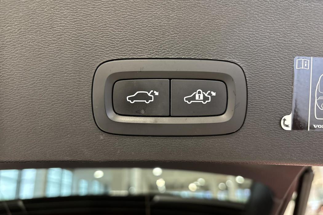 VOLVO XC40 2021