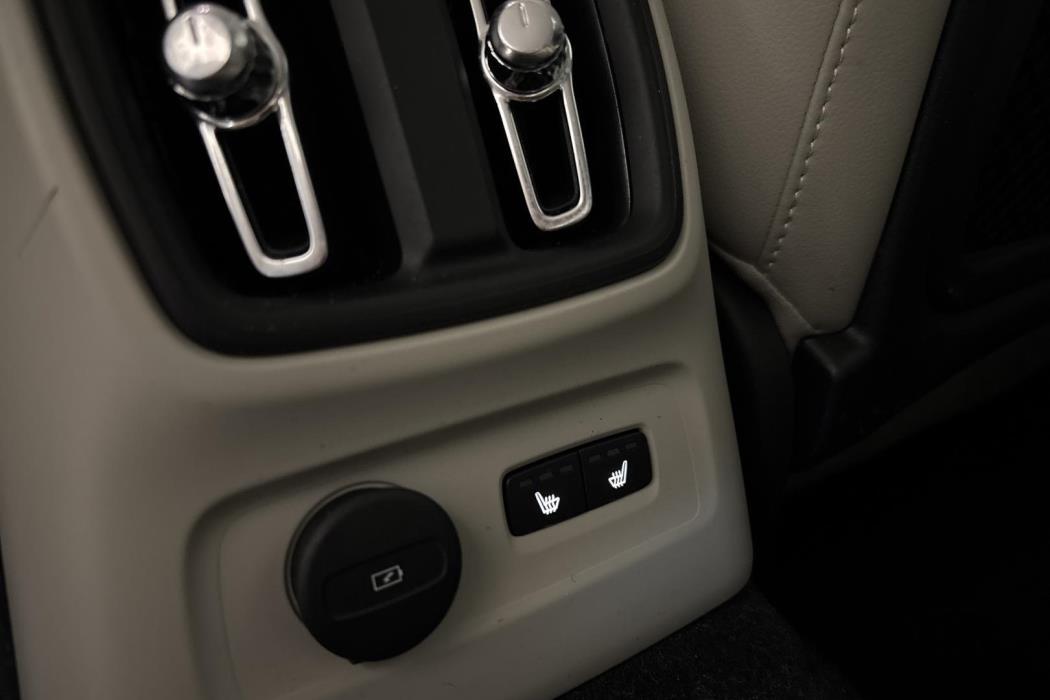 VOLVO XC40 2021