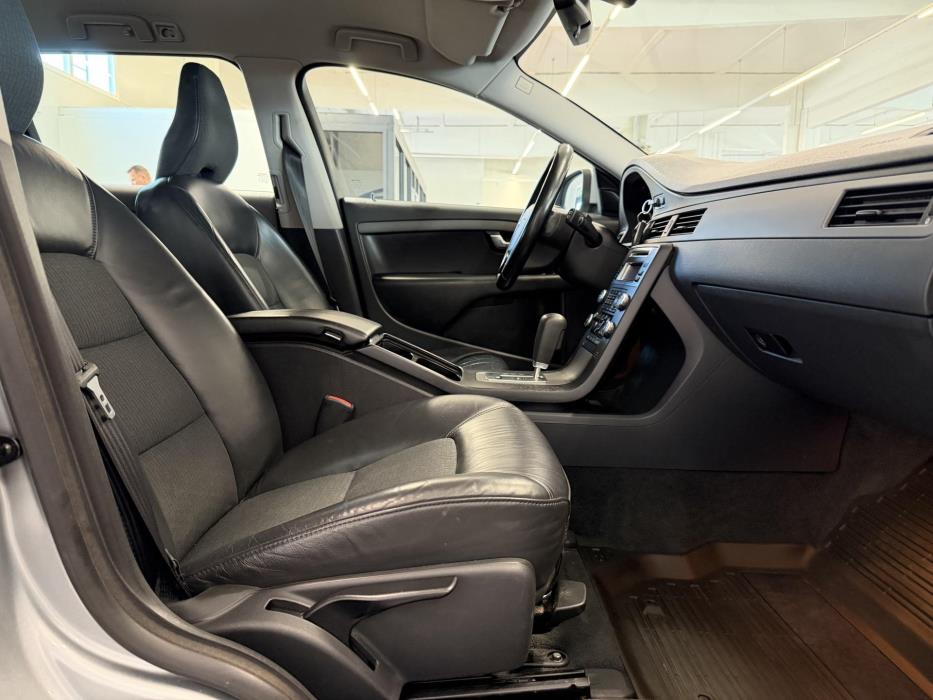 VOLVO V70 2010