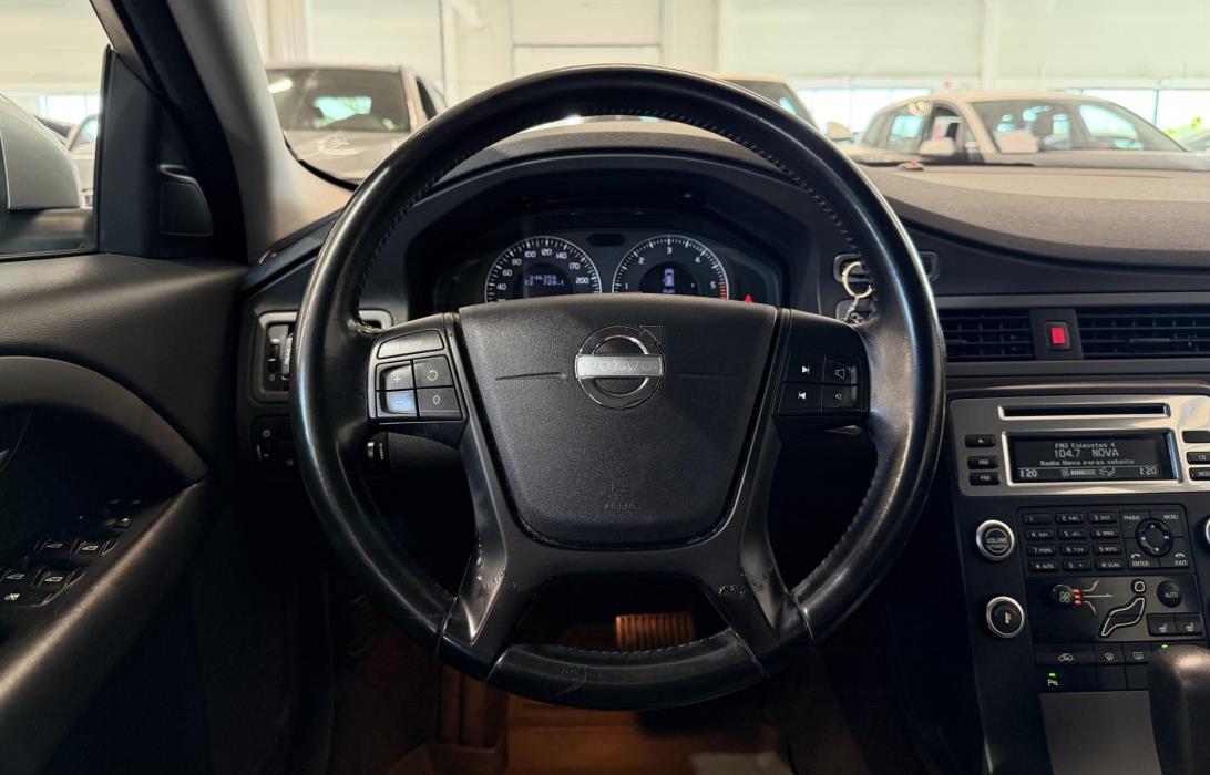 VOLVO V70 2010