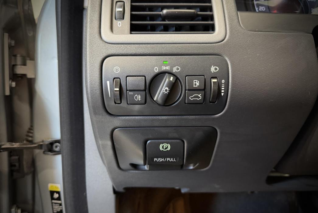VOLVO V70 2010