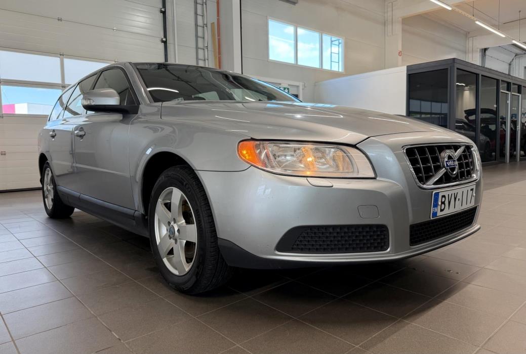 VOLVO V70 2010