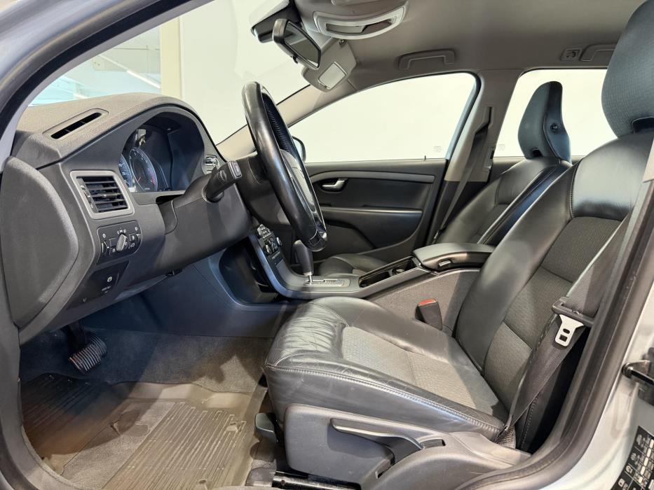 VOLVO V70 2010