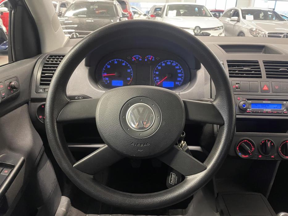 VOLKSWAGEN Polo 2005