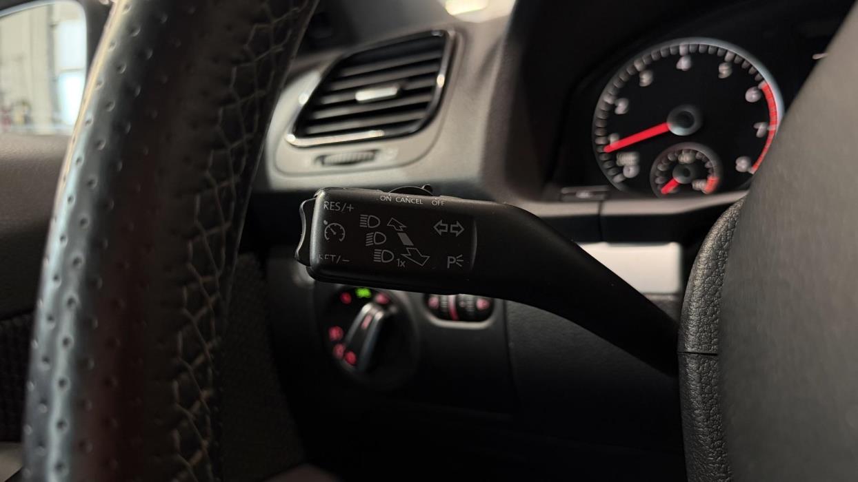 VOLKSWAGEN Scirocco 2011