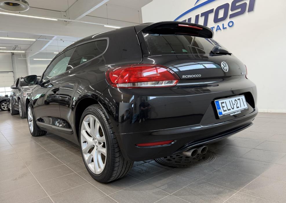 VOLKSWAGEN Scirocco 2011