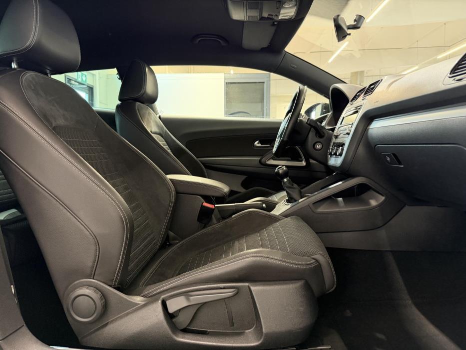VOLKSWAGEN Scirocco 2011