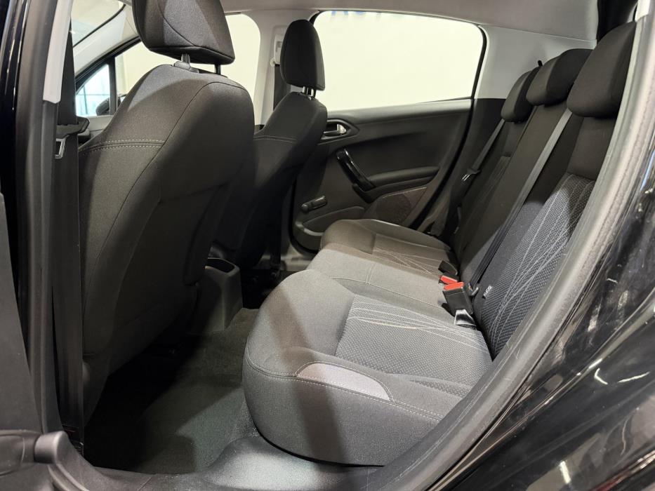 PEUGEOT 208 2014