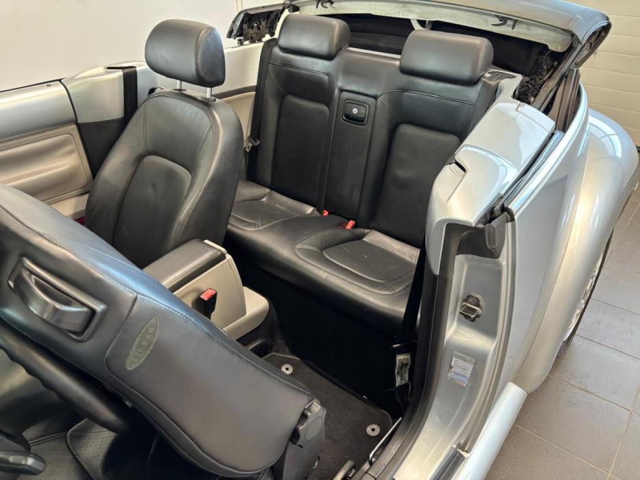 VOLKSWAGEN New Beetle 2004