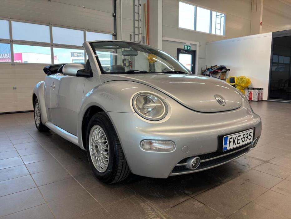 VOLKSWAGEN New Beetle 2004
