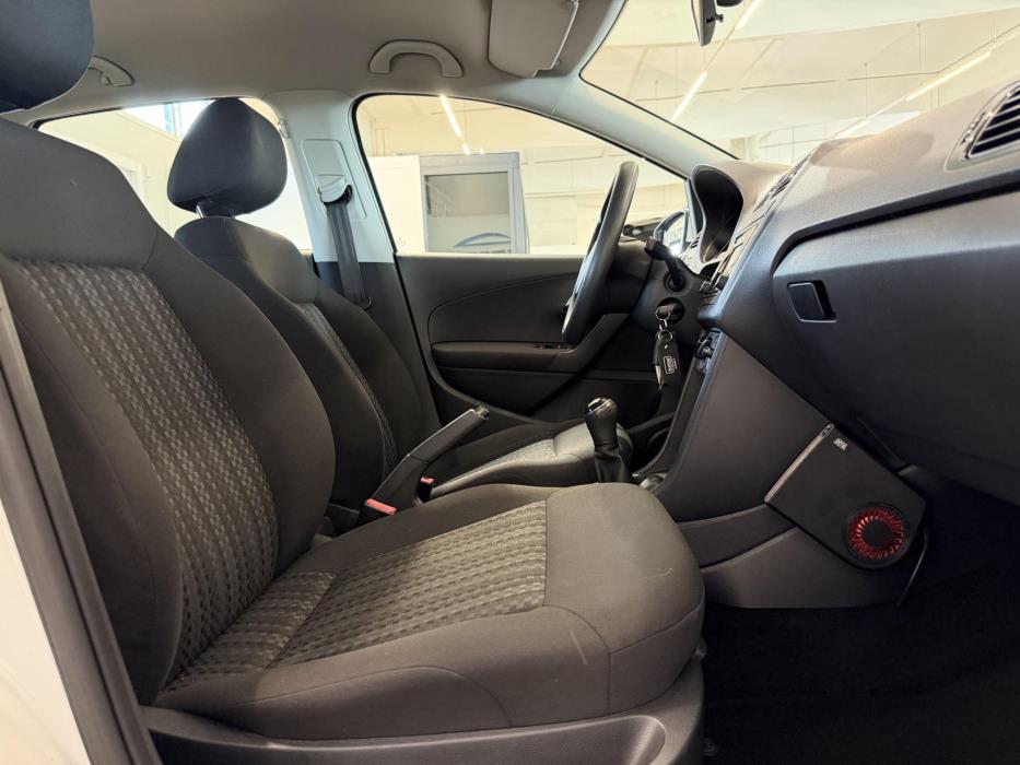VOLKSWAGEN Polo 2015