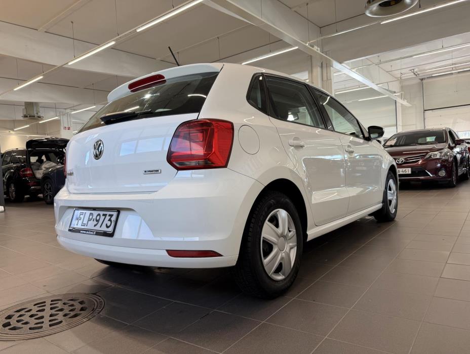 VOLKSWAGEN Polo 2015