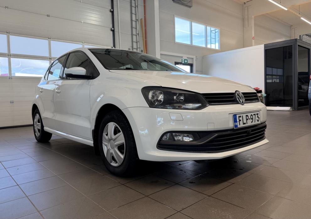 VOLKSWAGEN Polo 2015