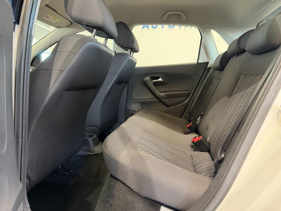 VOLKSWAGEN Polo 2015