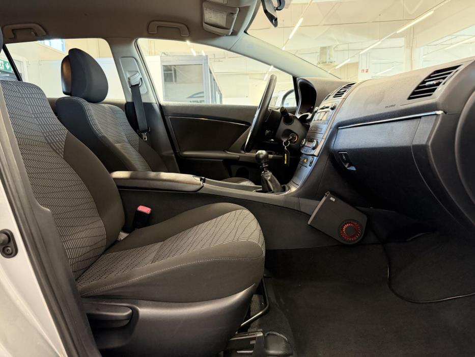 TOYOTA Avensis 2011