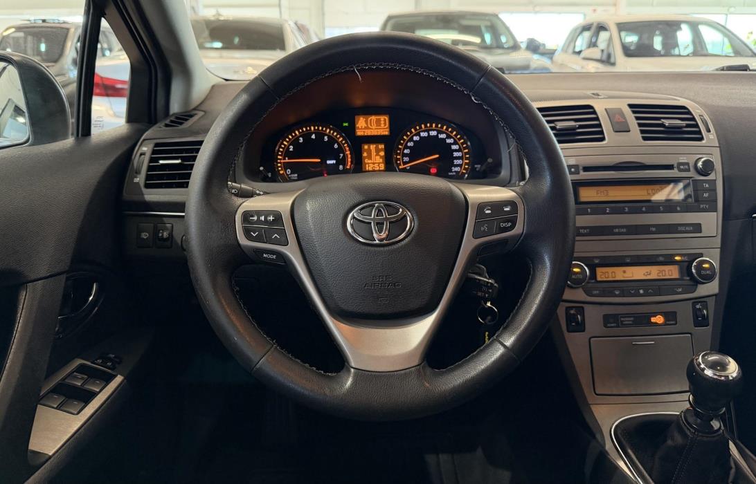 TOYOTA Avensis 2011