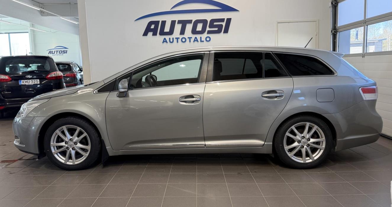TOYOTA Avensis 2011