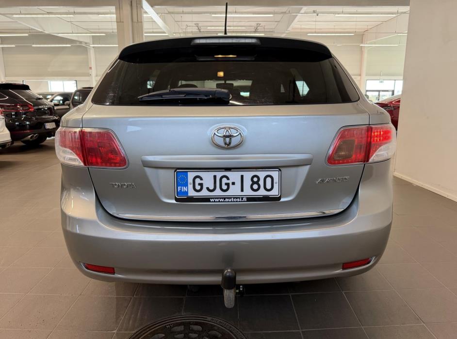 TOYOTA Avensis 2011