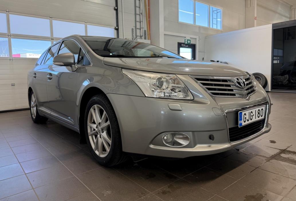 TOYOTA Avensis 2011