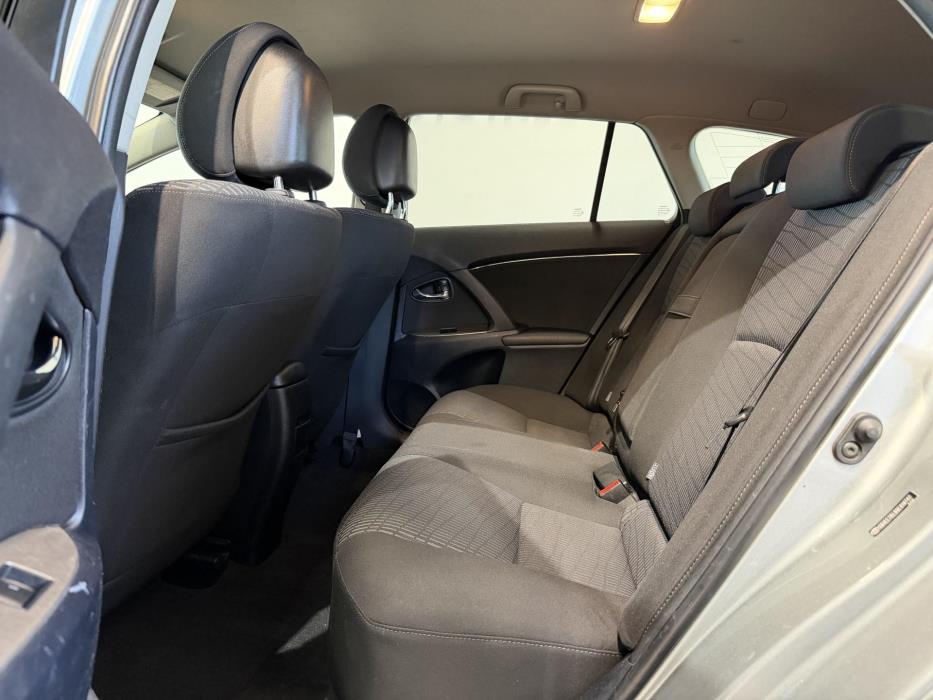 TOYOTA Avensis 2011