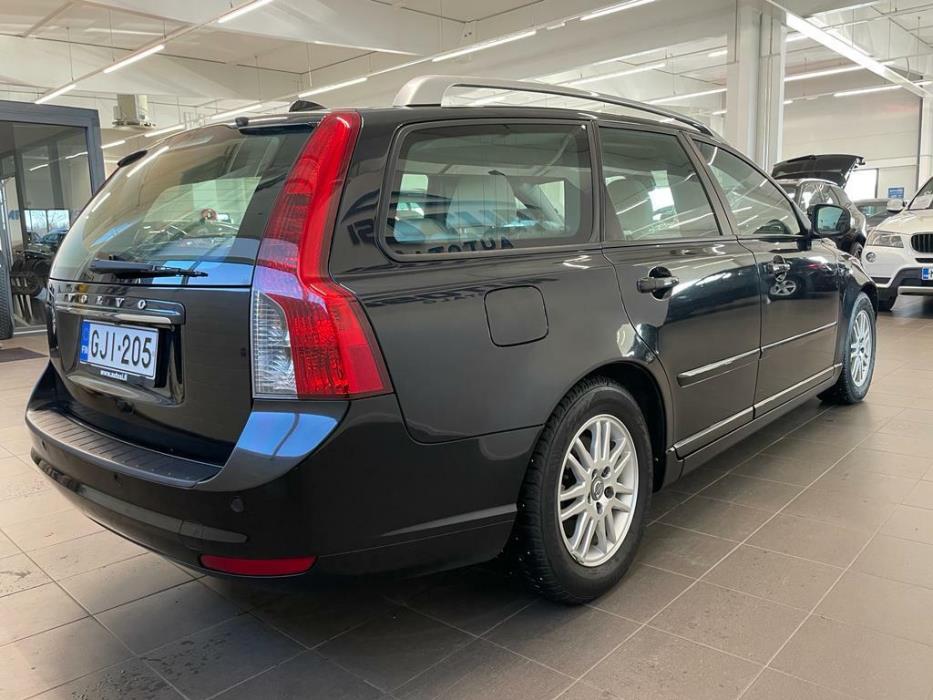 VOLVO V50 2011