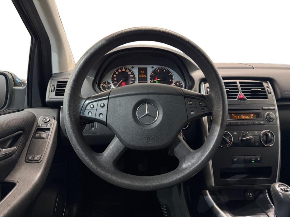 MERCEDES-BENZ B 2011